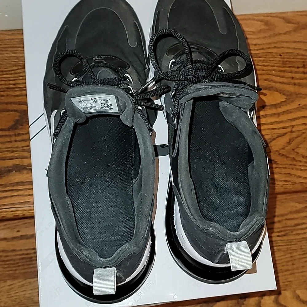 Nike Airmax 270 React - Picture 7 of 11